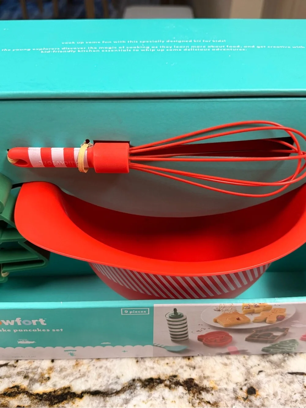 Pillowfort Learn to Make Pancakes Molds Bowl Whisk Bottle Spatulas Christmas Set